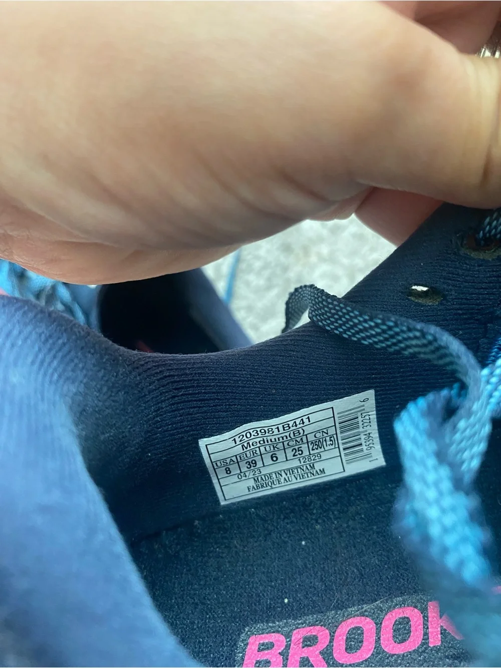 Brooks launch 10 navy blue sneakers